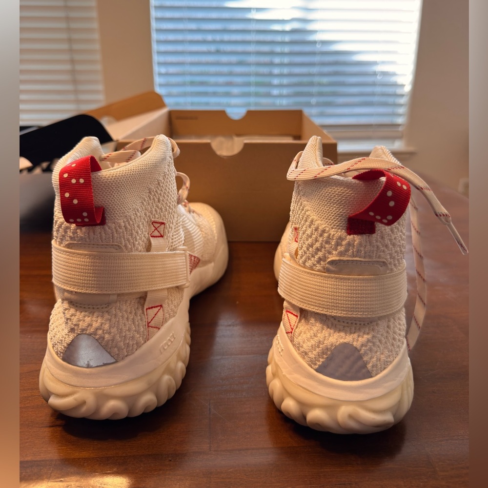 Jordan Apex-React Cream and Red Sneakers - Picture 4 of 10